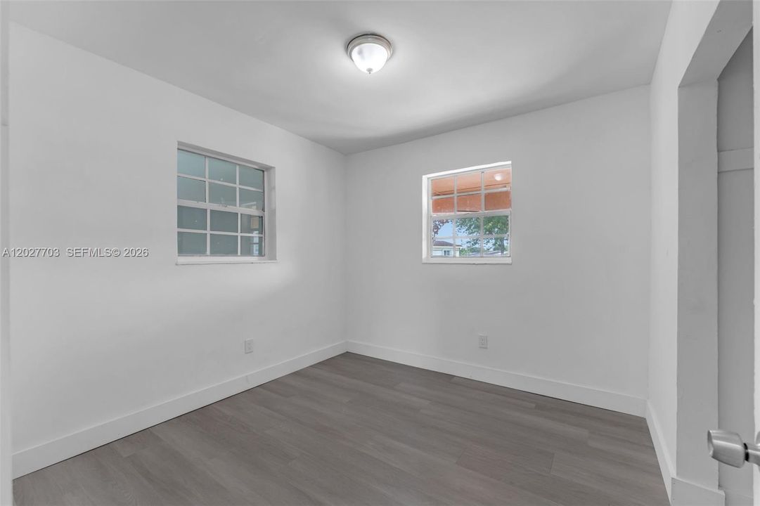 For Sale: $500,000 (4 beds, 1 baths, 1368 Square Feet)