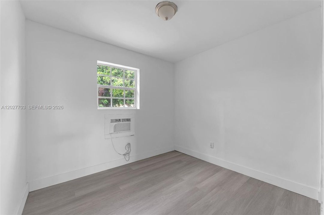For Sale: $500,000 (4 beds, 1 baths, 1368 Square Feet)