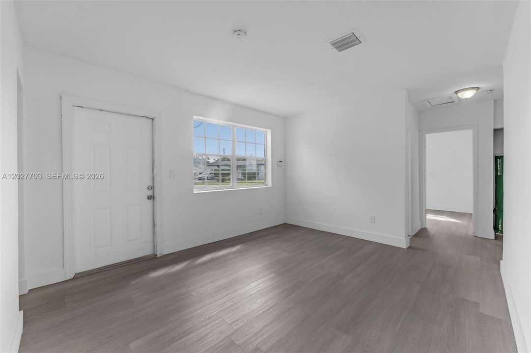 For Sale: $500,000 (4 beds, 1 baths, 1368 Square Feet)