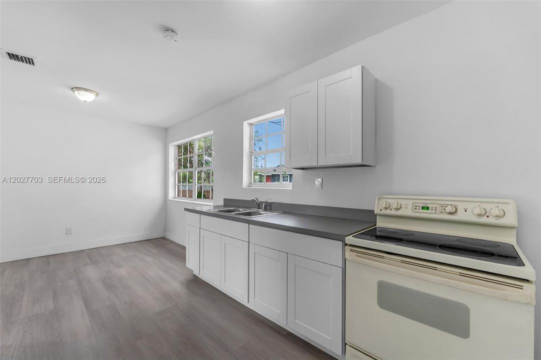 For Sale: $500,000 (4 beds, 1 baths, 1368 Square Feet)