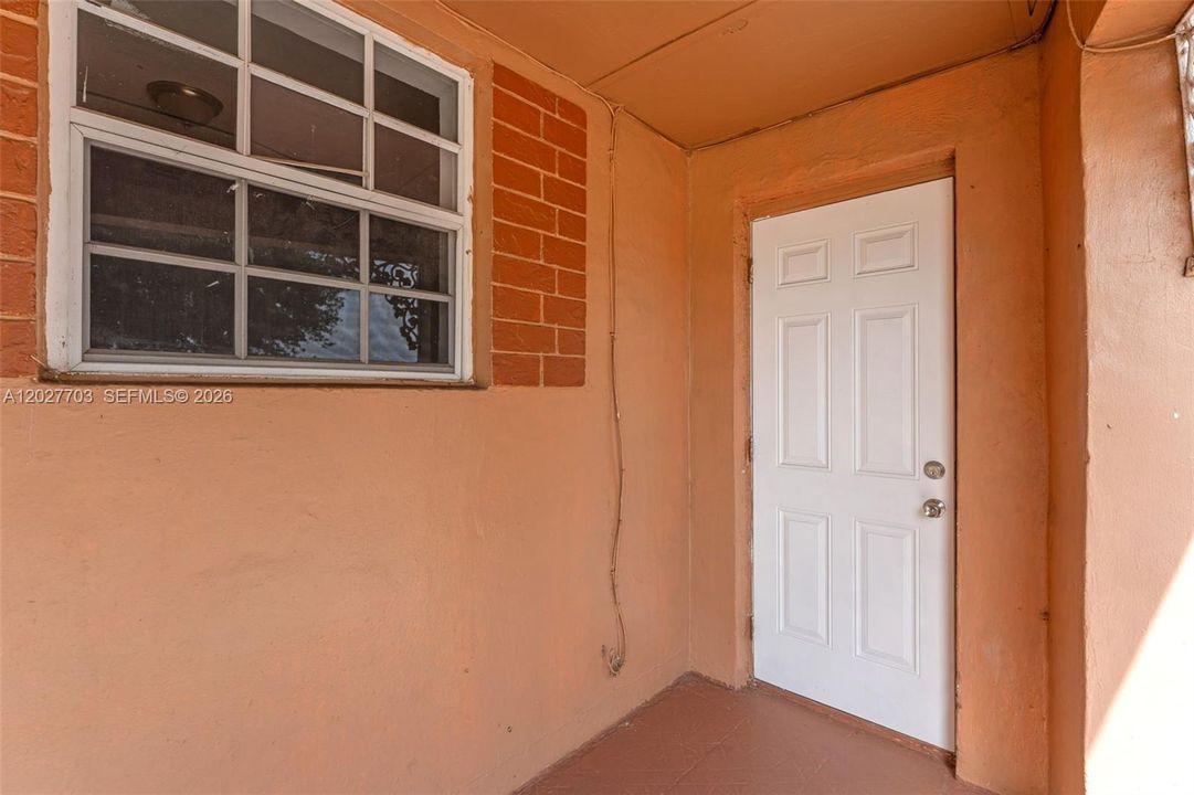 For Sale: $500,000 (4 beds, 1 baths, 1368 Square Feet)
