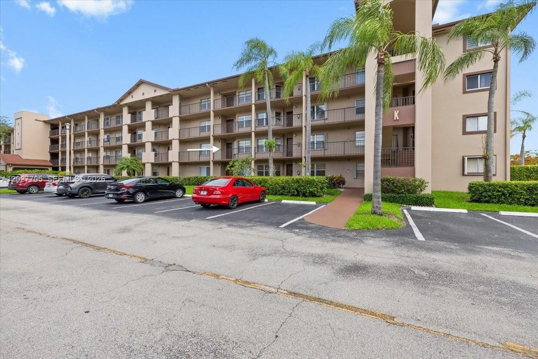For Sale: $229,000 (2 beds, 2 baths, 1052 Square Feet)