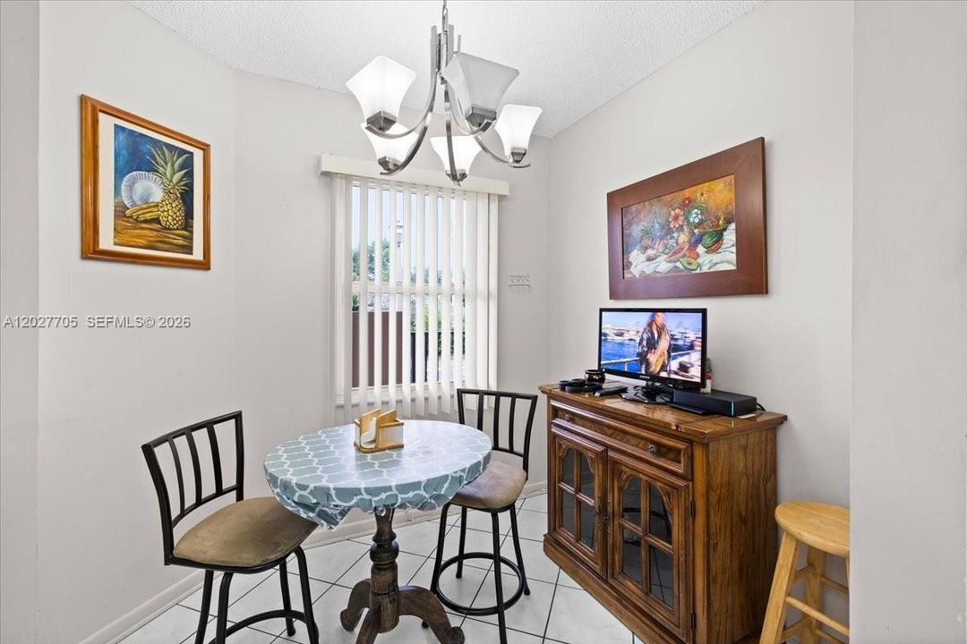 For Sale: $229,000 (2 beds, 2 baths, 1052 Square Feet)