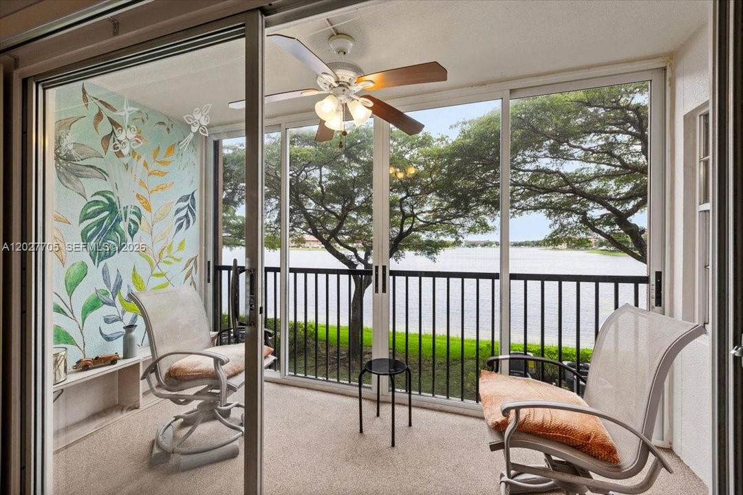 For Sale: $229,000 (2 beds, 2 baths, 1052 Square Feet)