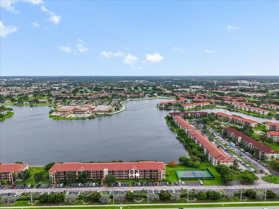 For Sale: $229,000 (2 beds, 2 baths, 1052 Square Feet)