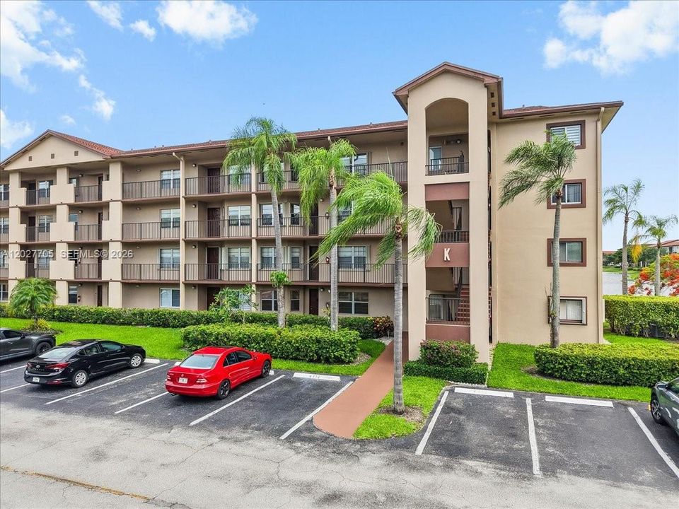 For Sale: $229,000 (2 beds, 2 baths, 1052 Square Feet)