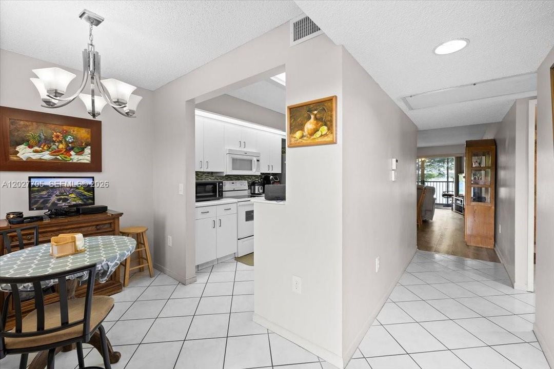 For Sale: $229,000 (2 beds, 2 baths, 1052 Square Feet)