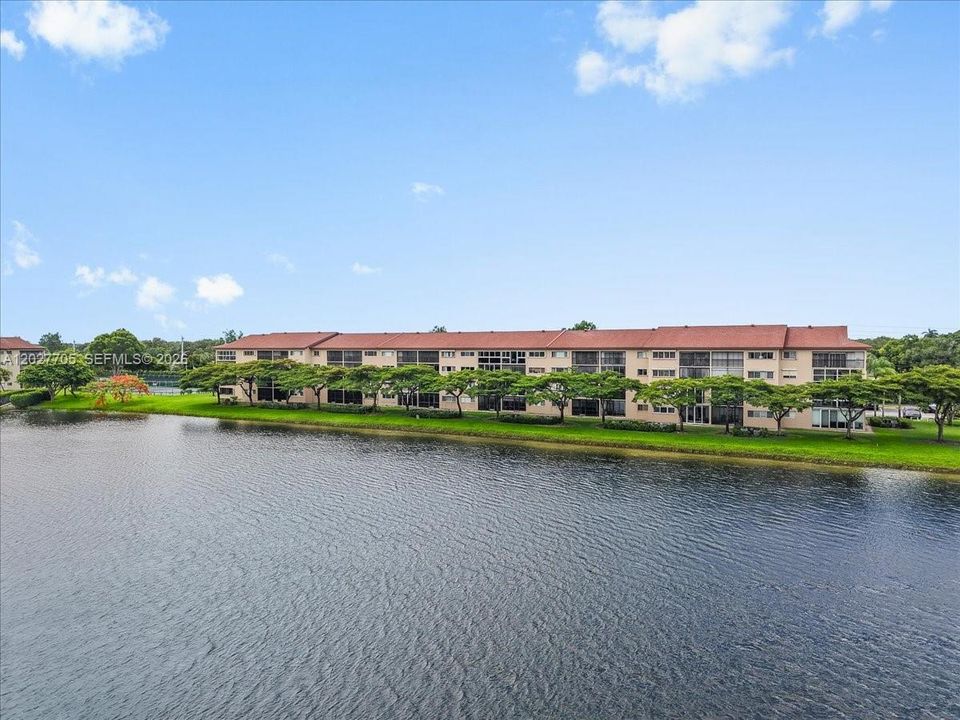 For Sale: $229,000 (2 beds, 2 baths, 1052 Square Feet)
