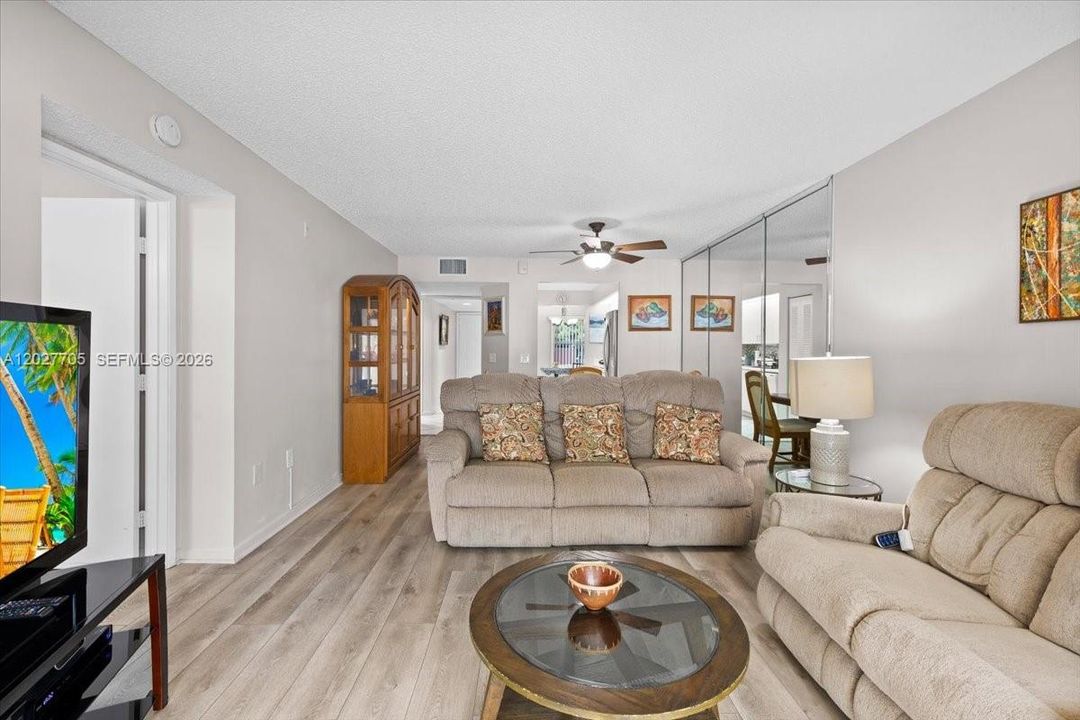 For Sale: $229,000 (2 beds, 2 baths, 1052 Square Feet)