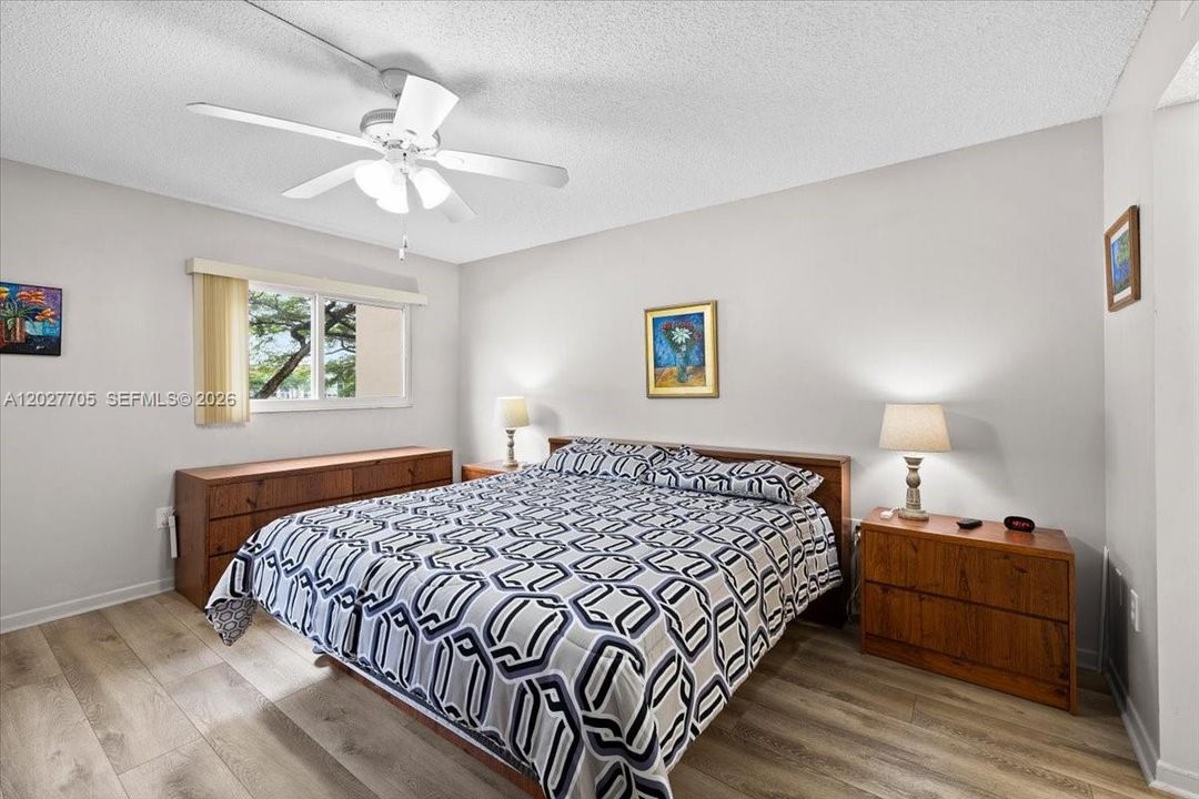 For Sale: $229,000 (2 beds, 2 baths, 1052 Square Feet)
