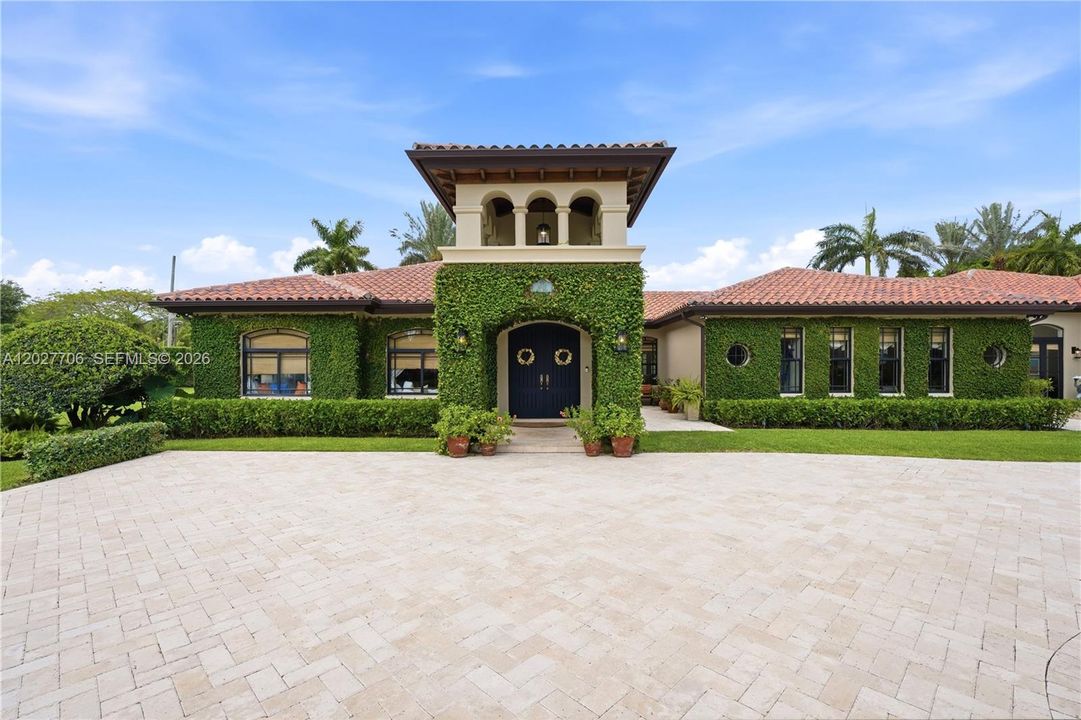 For Sale: $4,250,000 (5 beds, 4 baths, 5236 Square Feet)