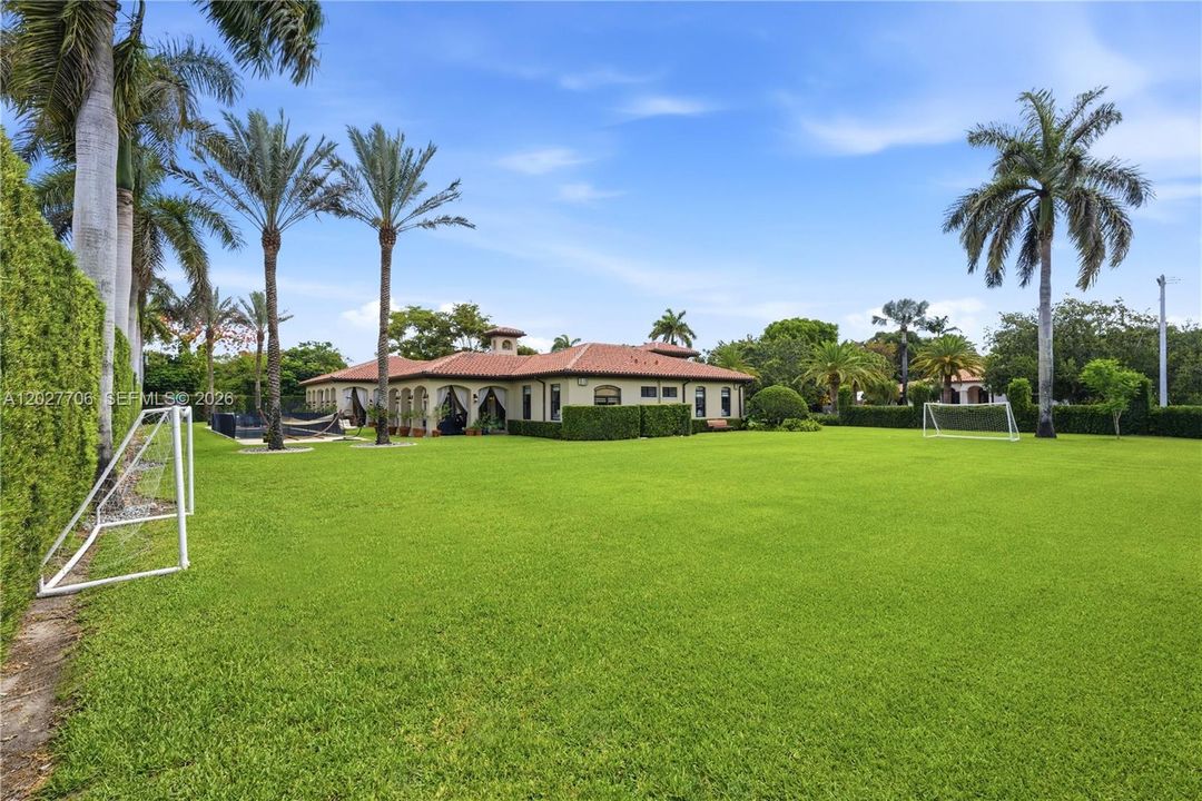 For Sale: $4,250,000 (5 beds, 4 baths, 5236 Square Feet)
