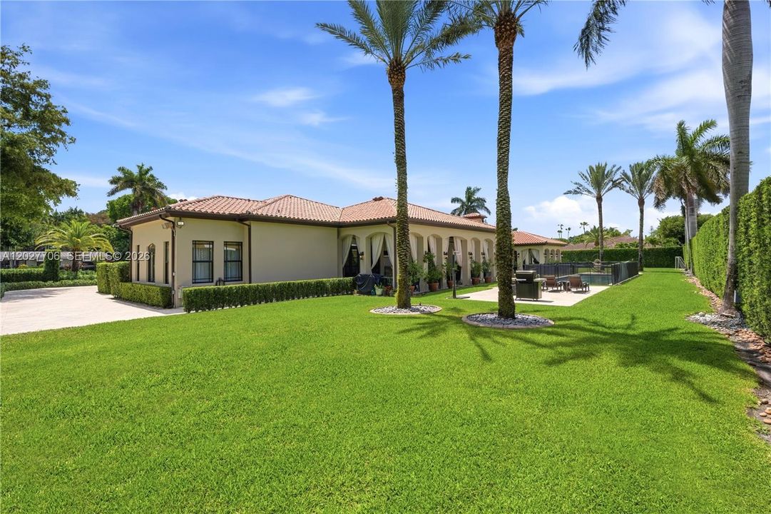 For Sale: $4,250,000 (5 beds, 4 baths, 5236 Square Feet)