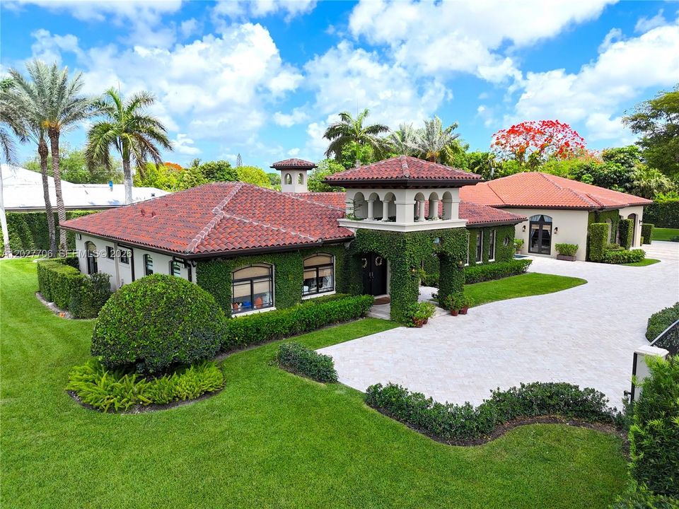 For Sale: $4,250,000 (5 beds, 4 baths, 5236 Square Feet)