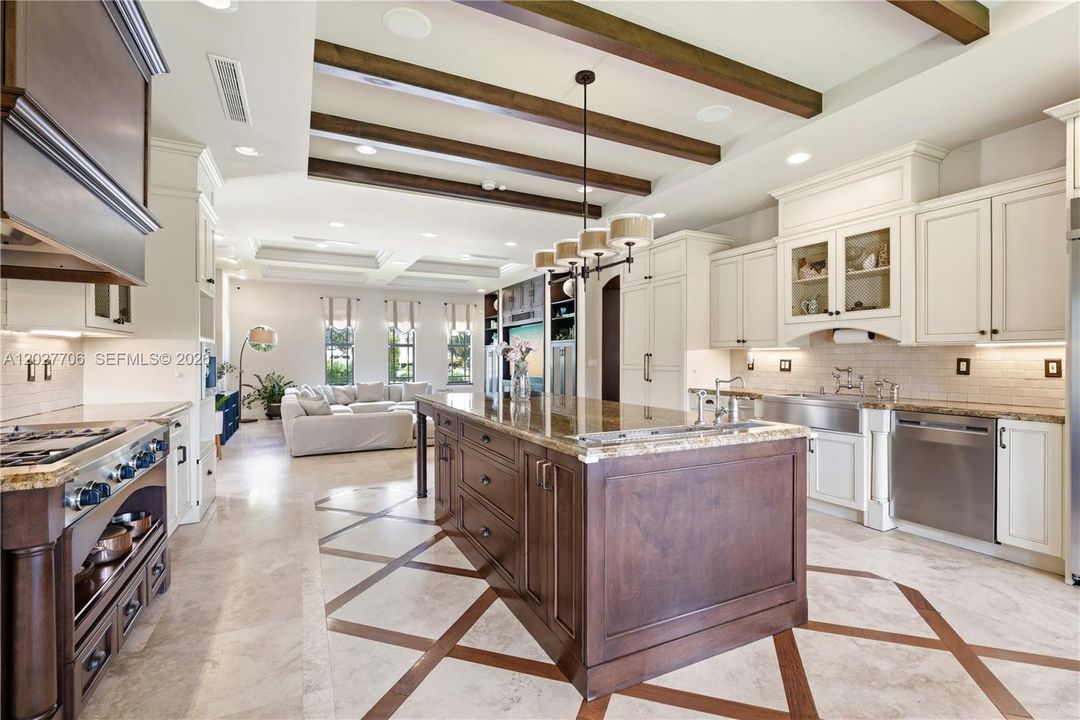 For Sale: $4,250,000 (5 beds, 4 baths, 5236 Square Feet)