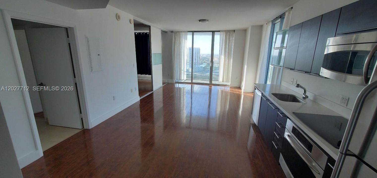 В аренду: $2,850 (1 спален, 1 ванн, 814 Квадратных фут)