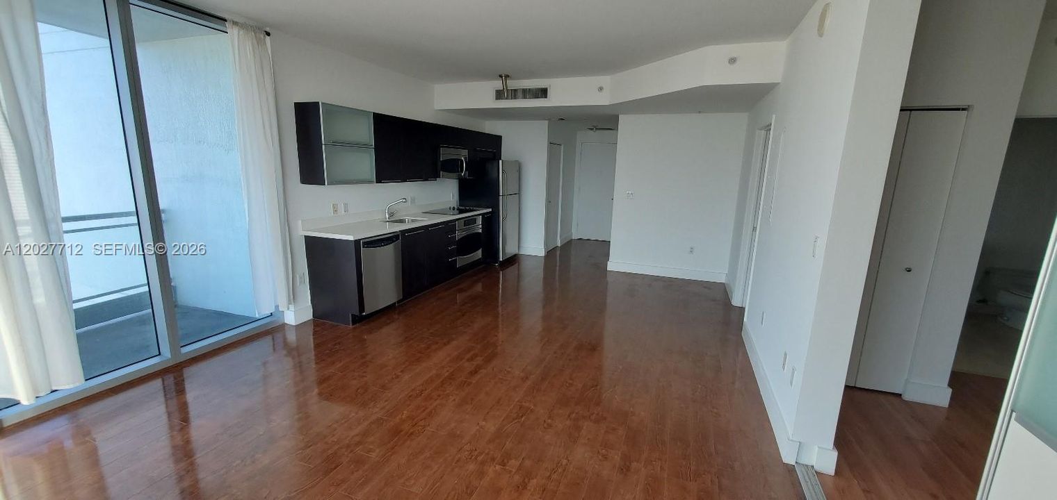В аренду: $2,850 (1 спален, 1 ванн, 814 Квадратных фут)