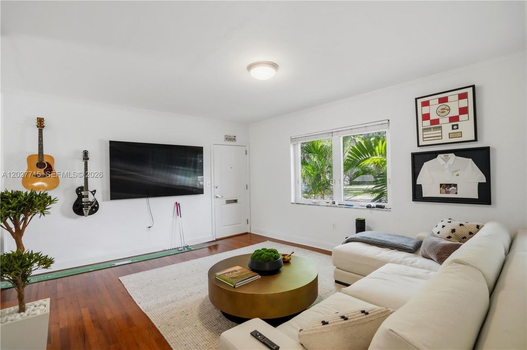For Rent: $2,650 (2 beds, 1 baths, 672 Square Feet)