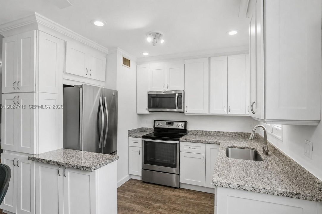 For Rent: $2,650 (2 beds, 1 baths, 672 Square Feet)