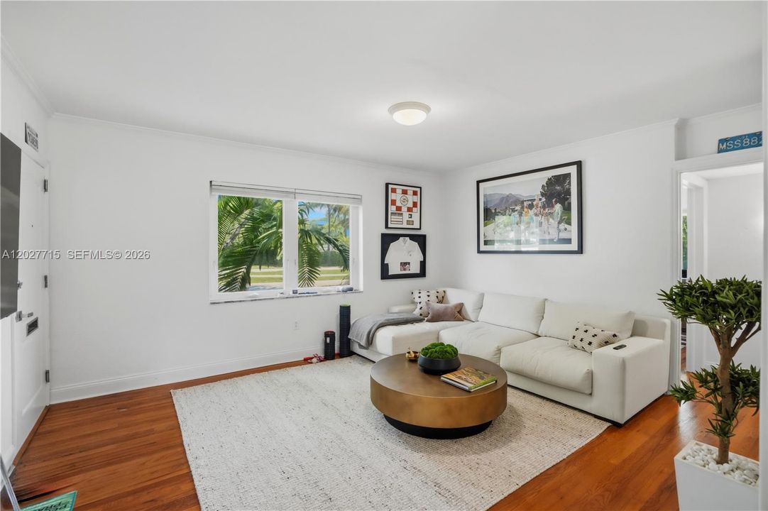 For Rent: $2,650 (2 beds, 1 baths, 672 Square Feet)