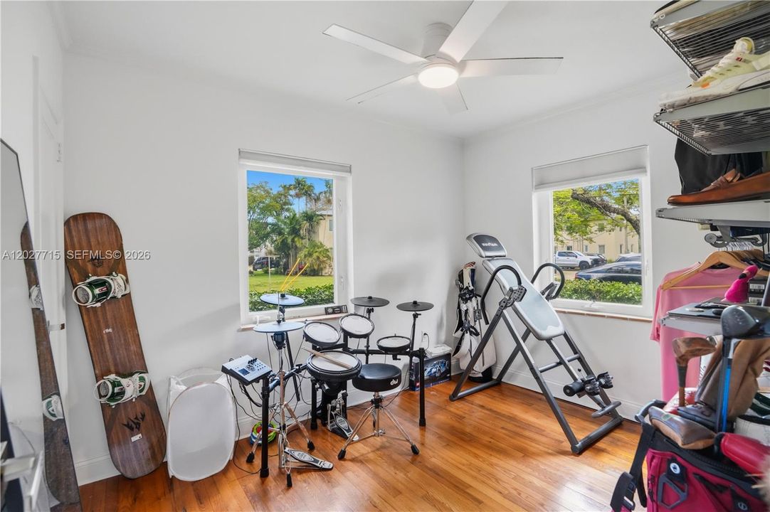 For Rent: $2,650 (2 beds, 1 baths, 672 Square Feet)