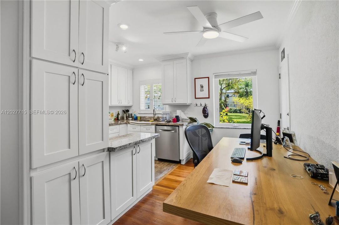 For Rent: $2,650 (2 beds, 1 baths, 672 Square Feet)
