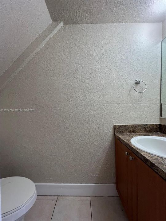 For Rent: $2,350 (2 beds, 1 baths, 884 Square Feet)