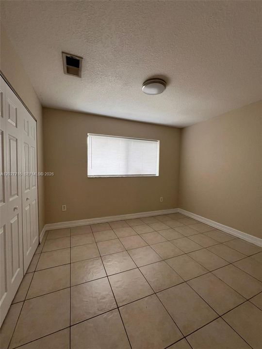 For Rent: $2,350 (2 beds, 1 baths, 884 Square Feet)
