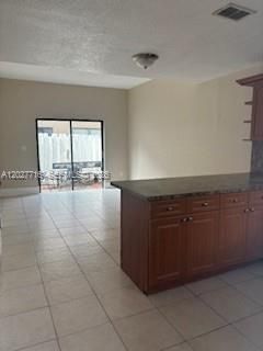For Rent: $2,350 (2 beds, 1 baths, 884 Square Feet)