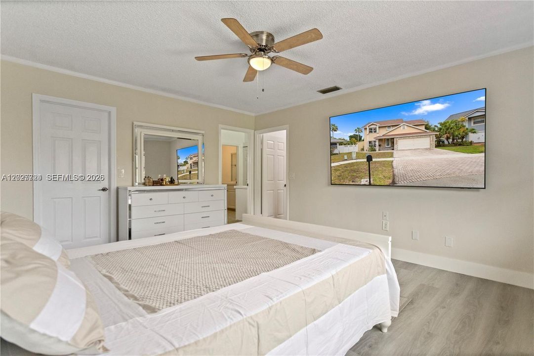 For Sale: $730,000 (4 beds, 2 baths, 2114 Square Feet)