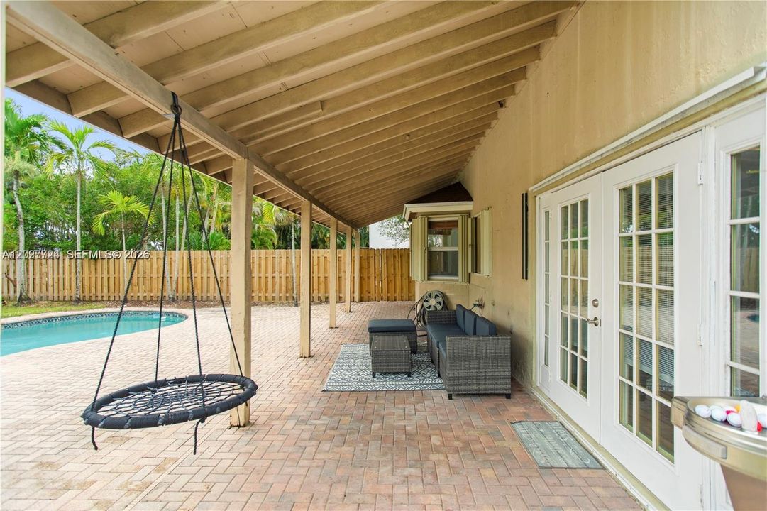 For Sale: $730,000 (4 beds, 2 baths, 2114 Square Feet)
