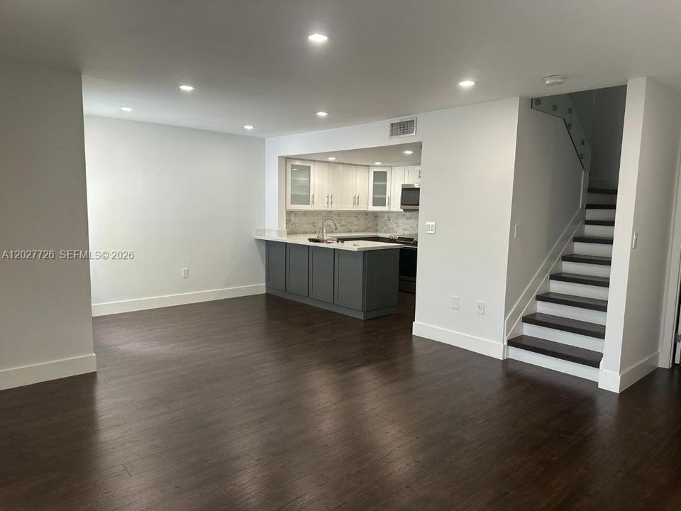 В аренду: $2,950 (2 спален, 2 ванн, 1000 Квадратных фут)
