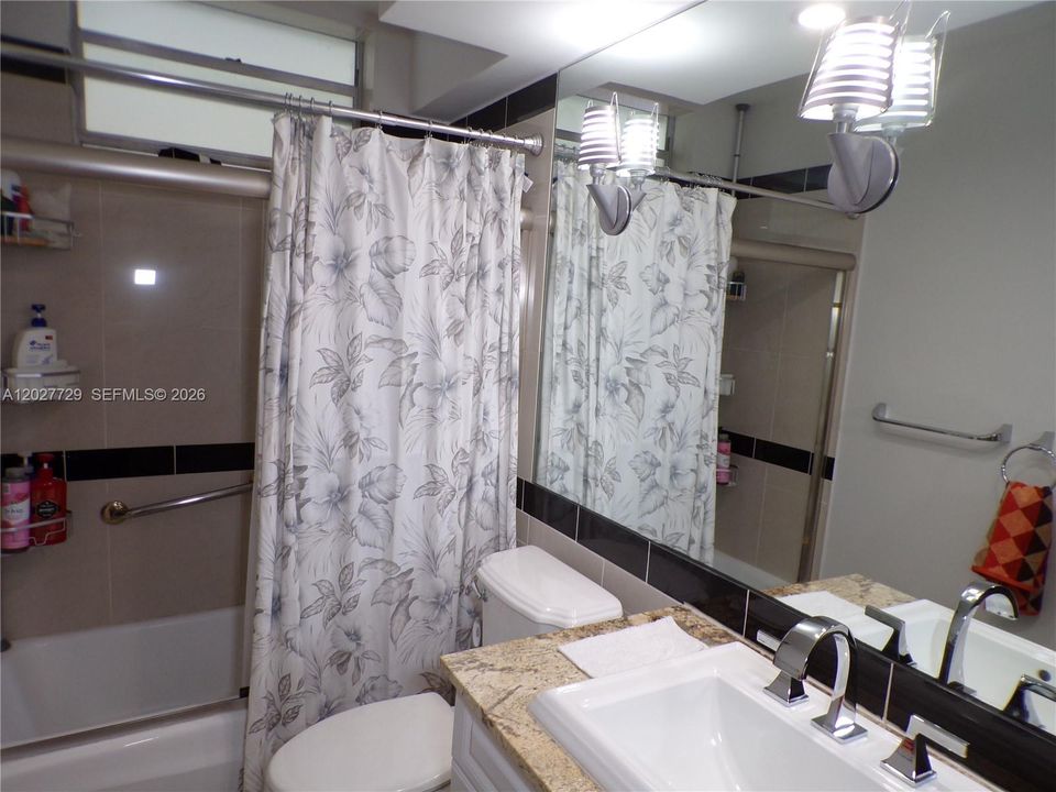 For Sale: $299,900 (2 beds, 2 baths, 1083 Square Feet)