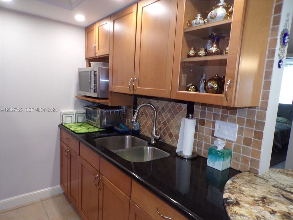 For Sale: $299,900 (2 beds, 2 baths, 1083 Square Feet)