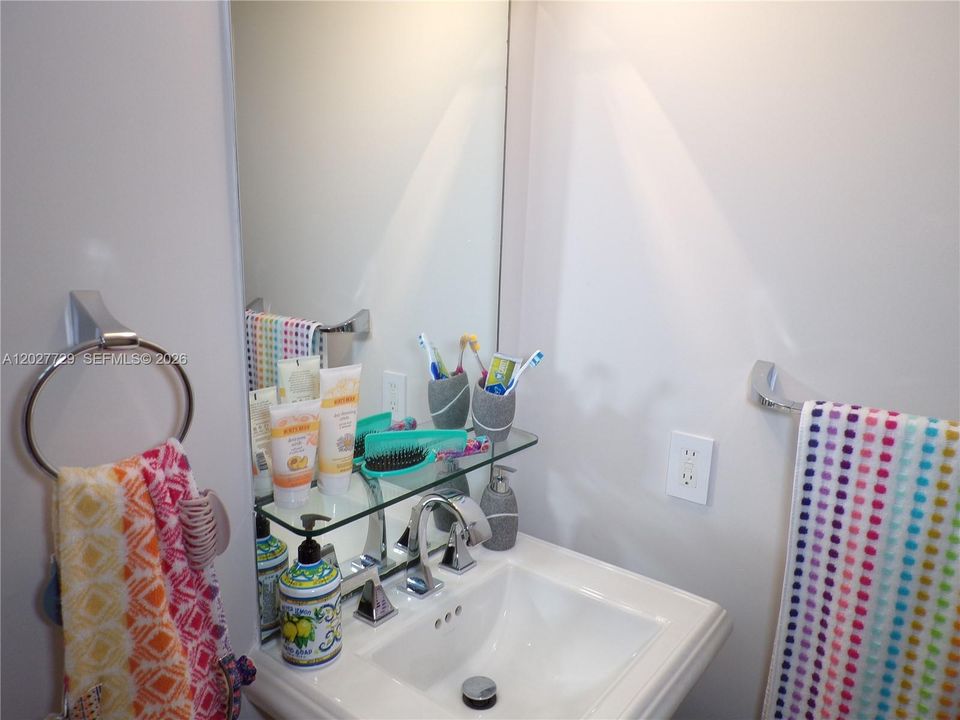 For Sale: $299,900 (2 beds, 2 baths, 1083 Square Feet)