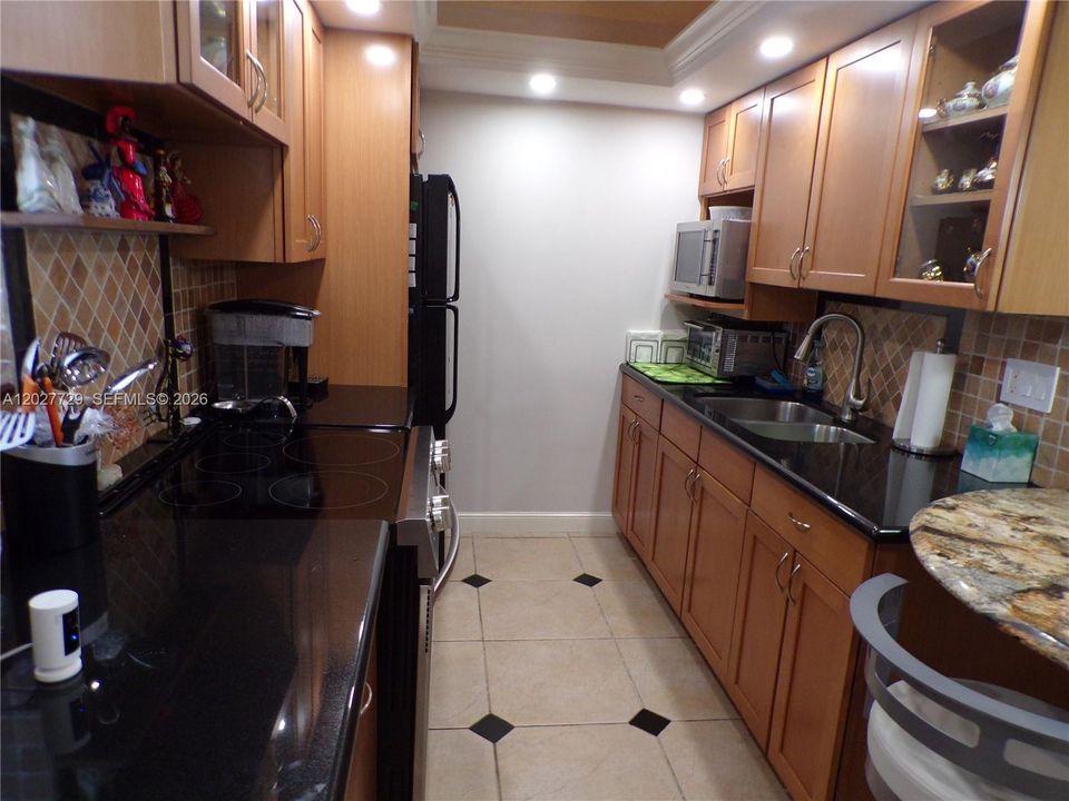 For Sale: $299,900 (2 beds, 2 baths, 1083 Square Feet)