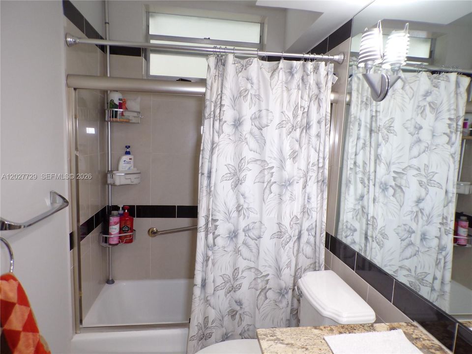 For Sale: $299,900 (2 beds, 2 baths, 1083 Square Feet)