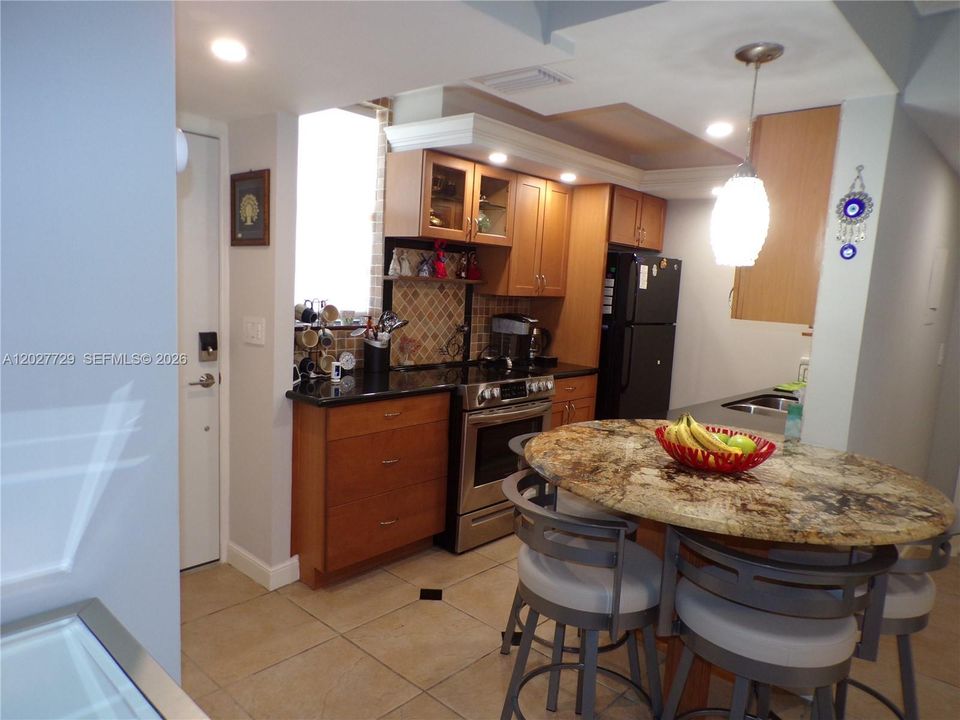 For Sale: $299,900 (2 beds, 2 baths, 1083 Square Feet)