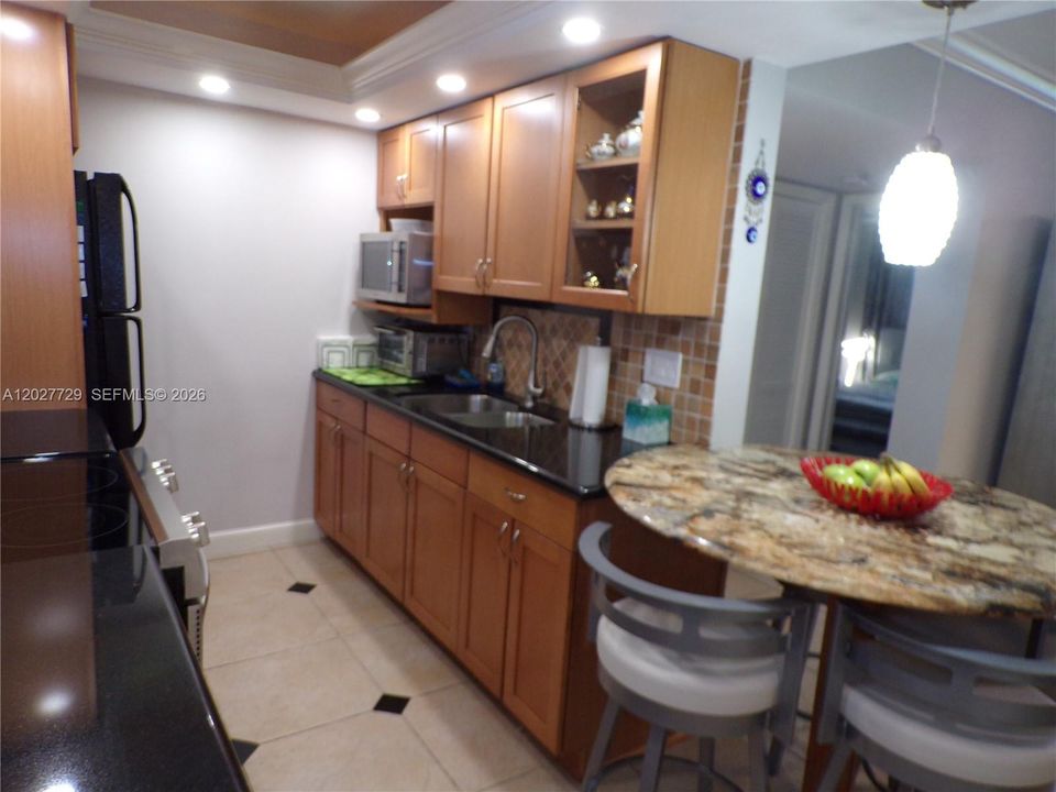 For Sale: $299,900 (2 beds, 2 baths, 1083 Square Feet)