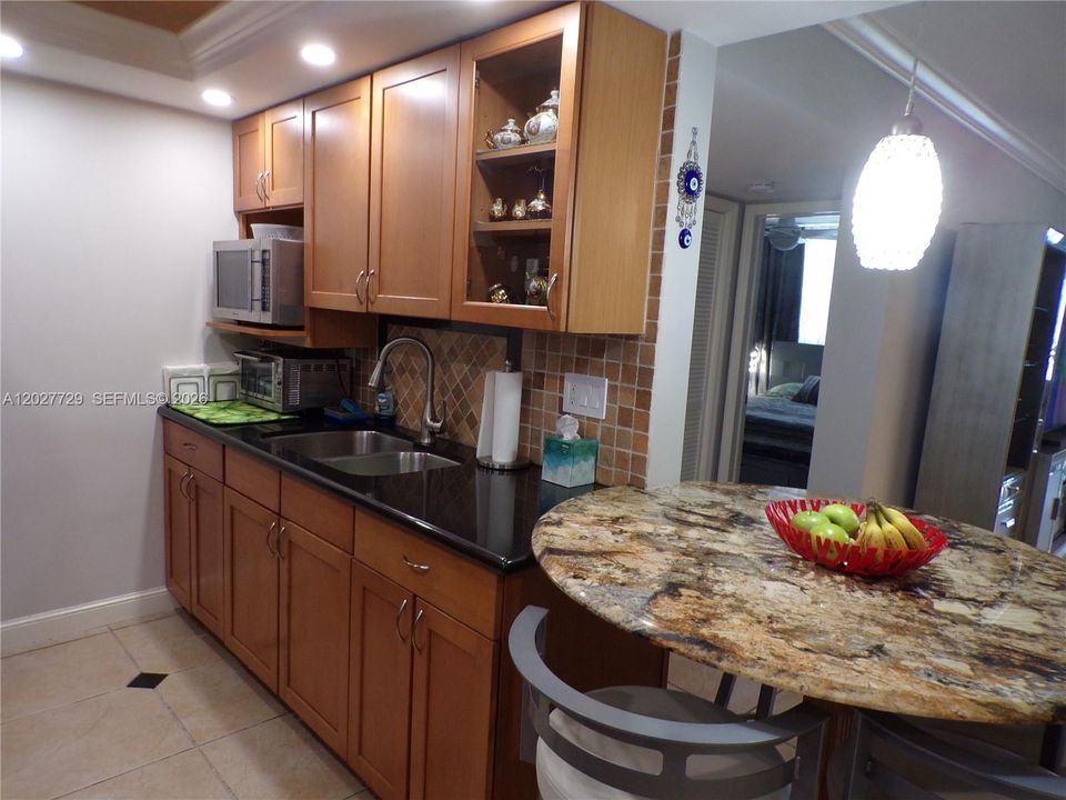 For Sale: $299,900 (2 beds, 2 baths, 1083 Square Feet)