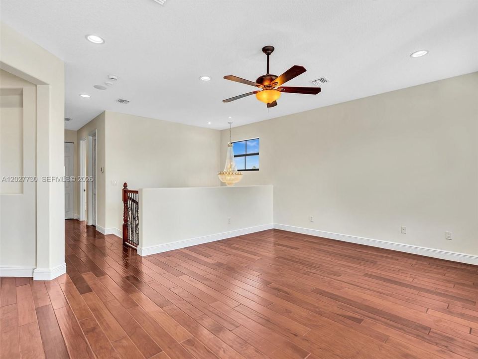 En Venta: $1,550,000 (5 camas, 3 baños, 4040 Pies cuadrados)