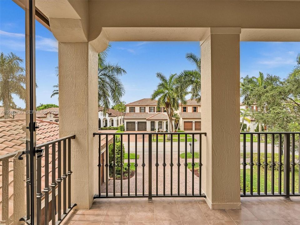 En Venta: $1,550,000 (5 camas, 3 baños, 4040 Pies cuadrados)