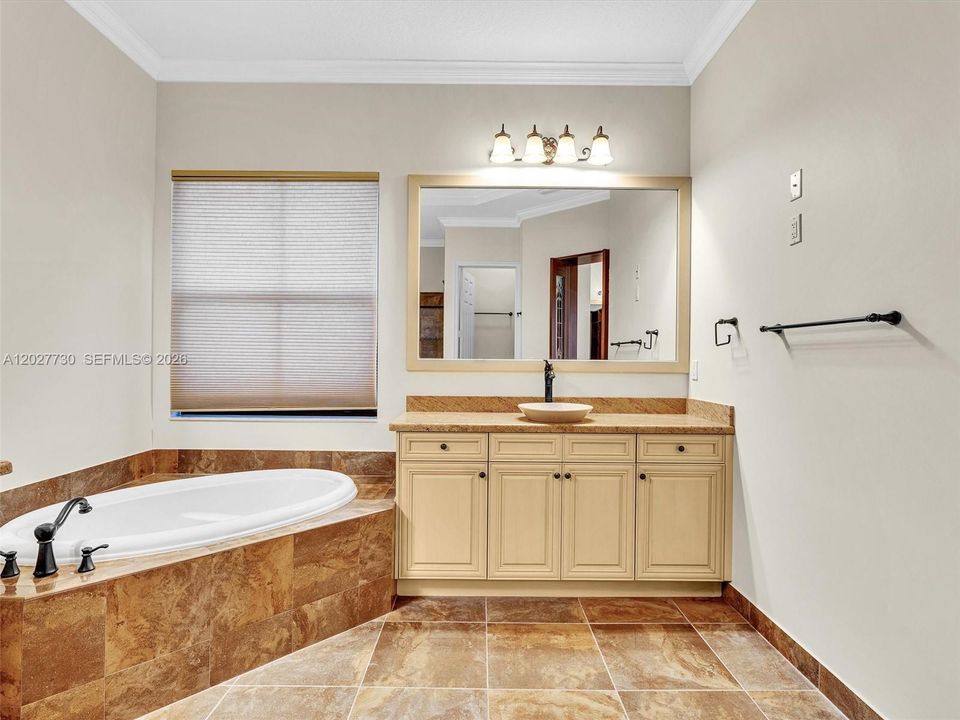 En Venta: $1,550,000 (5 camas, 3 baños, 4040 Pies cuadrados)