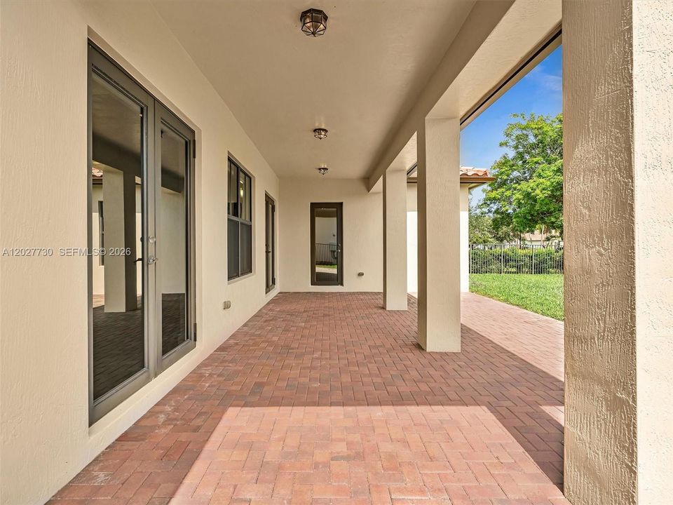 En Venta: $1,550,000 (5 camas, 3 baños, 4040 Pies cuadrados)