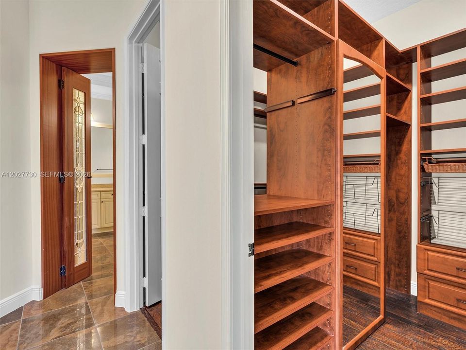En Venta: $1,550,000 (5 camas, 3 baños, 4040 Pies cuadrados)