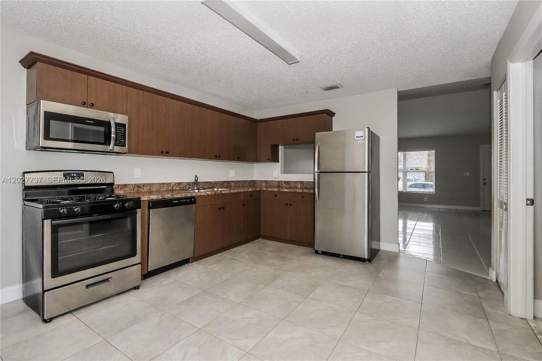 For Sale: $475,000 (4 beds, 2 baths, 1420 Square Feet)