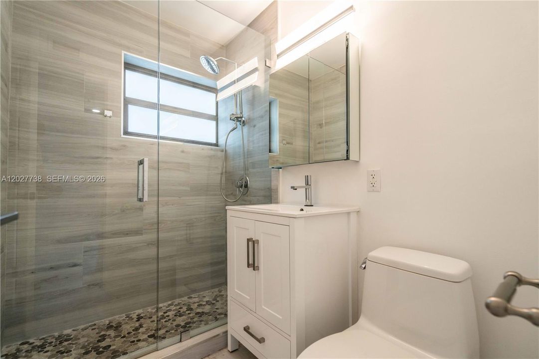 В аренду: $3,400 (2 спален, 1 ванн, 677 Квадратных фут)