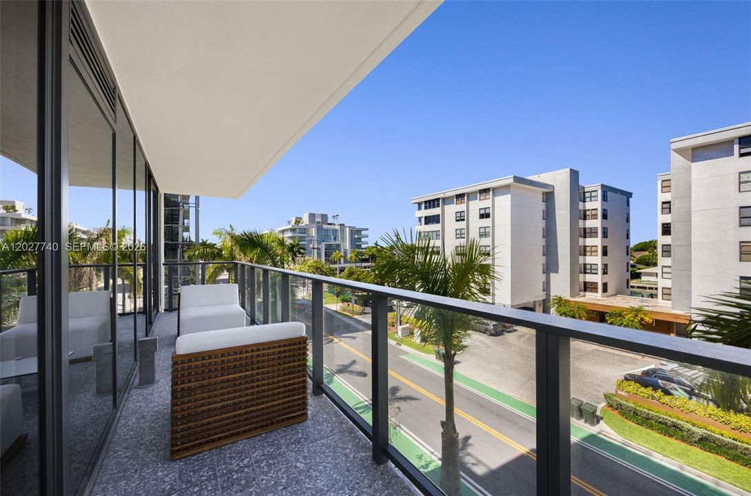 For Sale: $3,650,000 (3 beds, 3 baths, 2326 Square Feet)