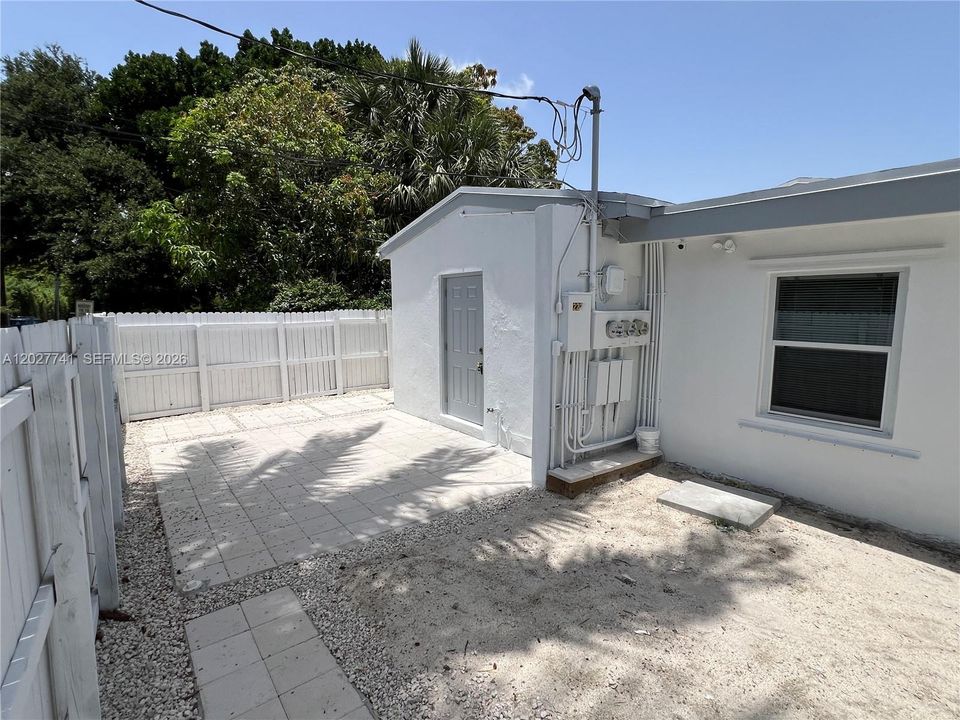 For Sale: $520,000 (4 beds, 2 baths, 1888 Square Feet)