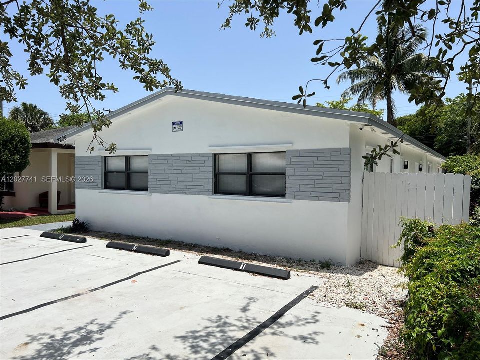 For Sale: $520,000 (4 beds, 2 baths, 1888 Square Feet)